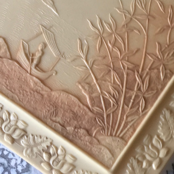 Vintage Celluloid Faux Ivory Lotus Japanese Garden Jewelry lidded box. - Picture 8 of 14